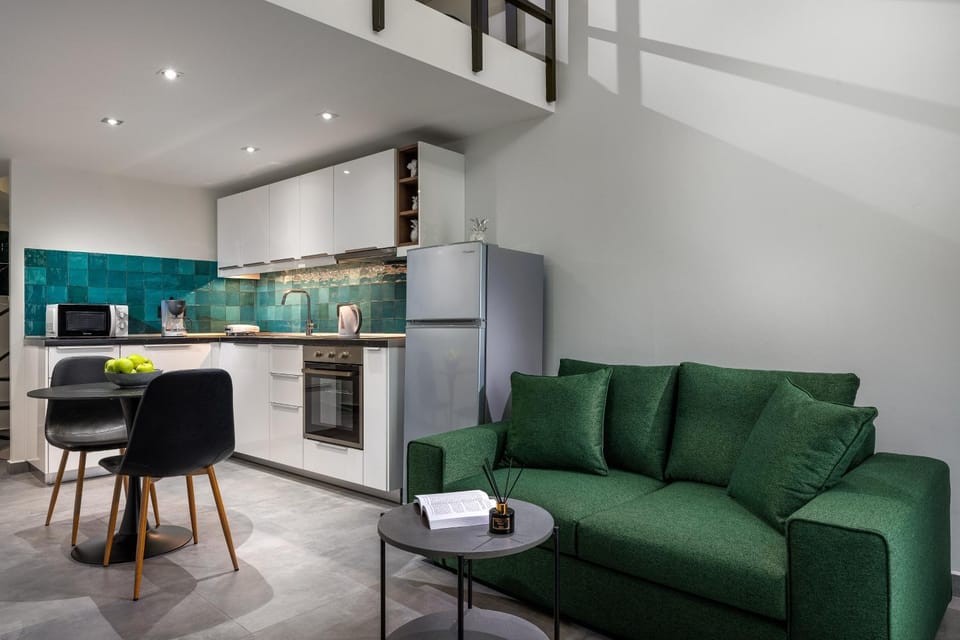 Kitchen or kitchenette, Living room, Seating area, Dining area