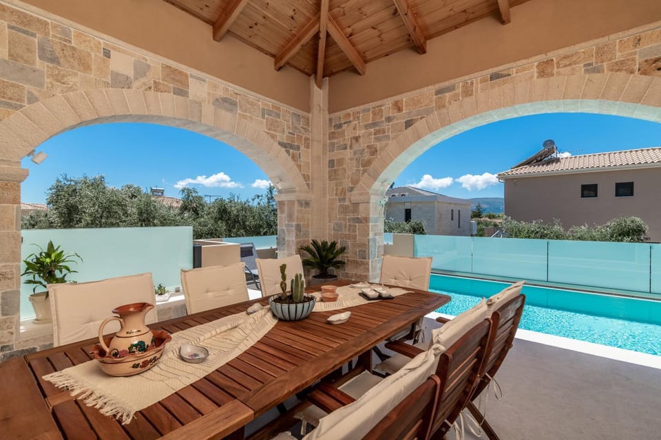 Patio, Restaurant/places to eat, Swimming pool
