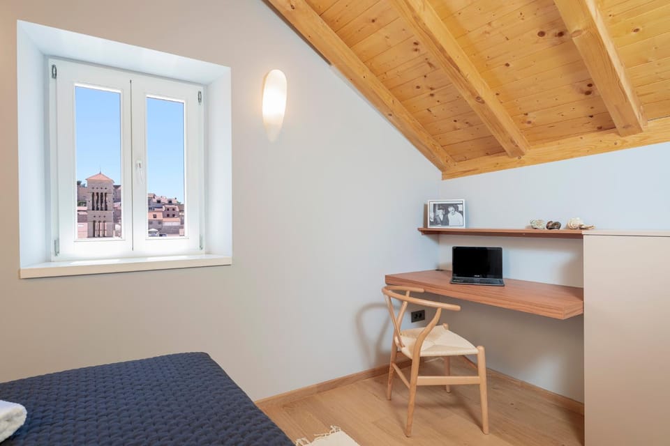 Bedroom, Landmark view