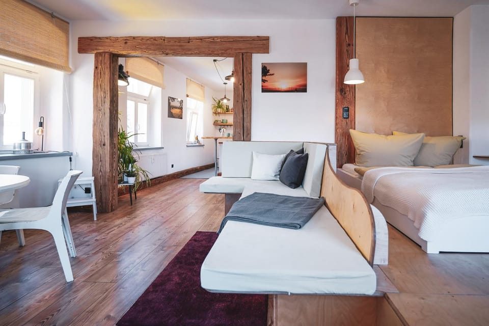 Bed, Living room, Photo of the whole room, Seating area, Bedroom, Breakfast, kitchen