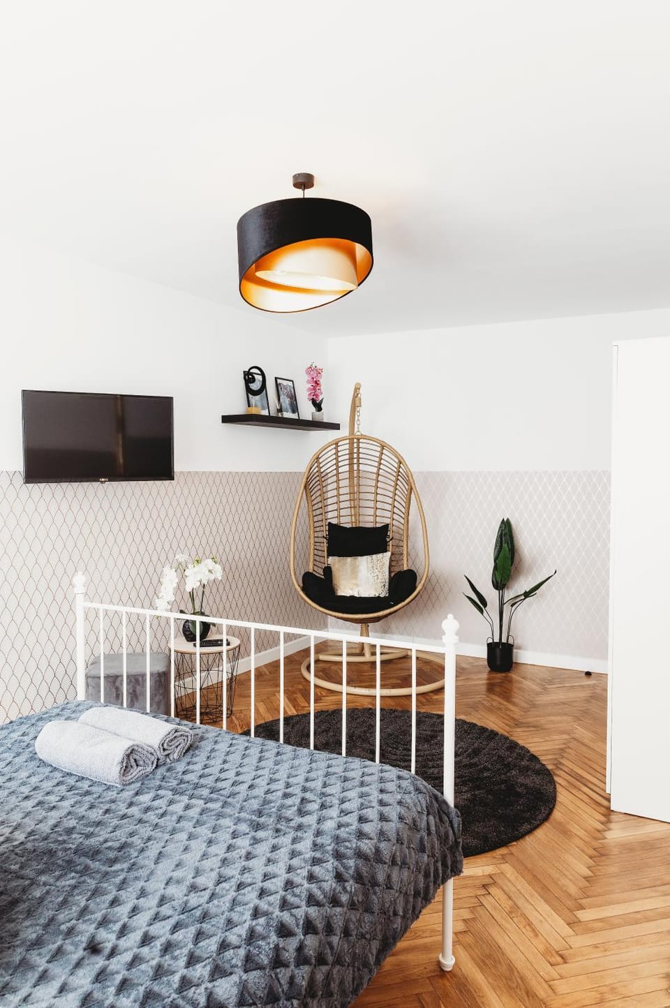 Bed, Photo of the whole room, Bedroom