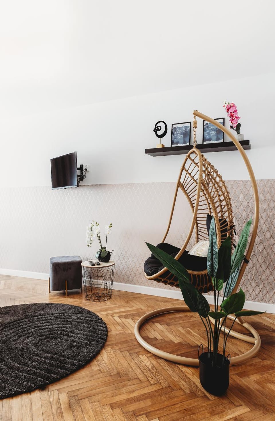 Photo of the whole room, Bedroom