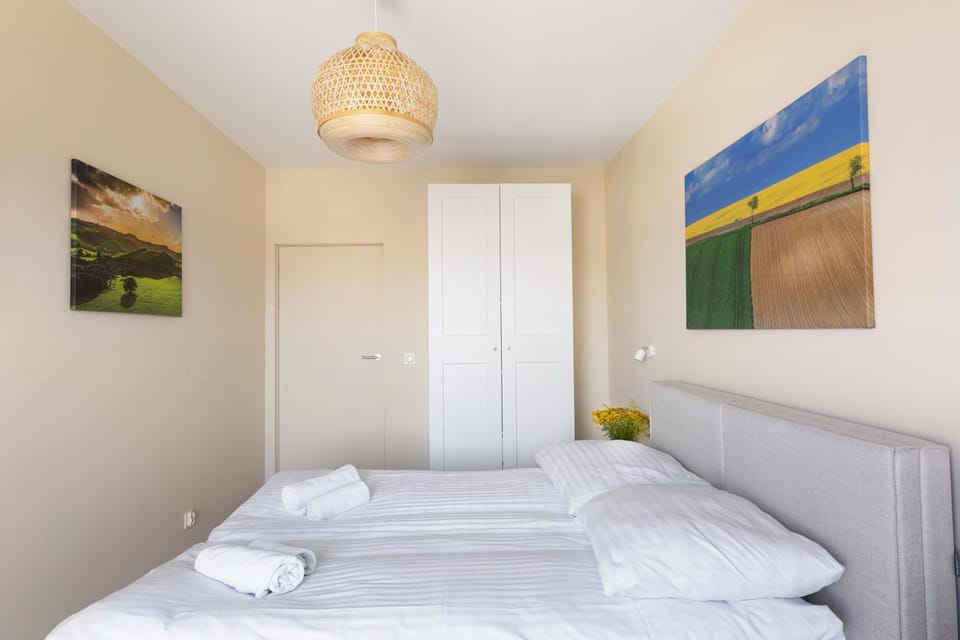 Bed, Photo of the whole room, Bedroom, towels, wardrobe