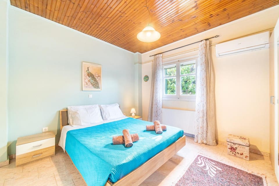 Property building, Living room, Bedroom