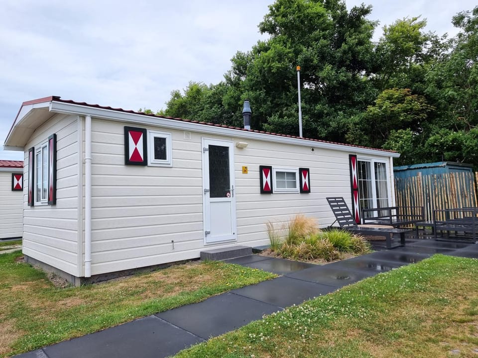 Property building, Facade/entrance, Garden