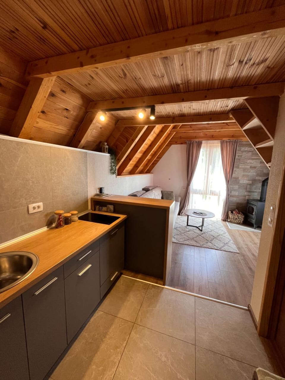 Underwoods_chill Chalet in Montenegro