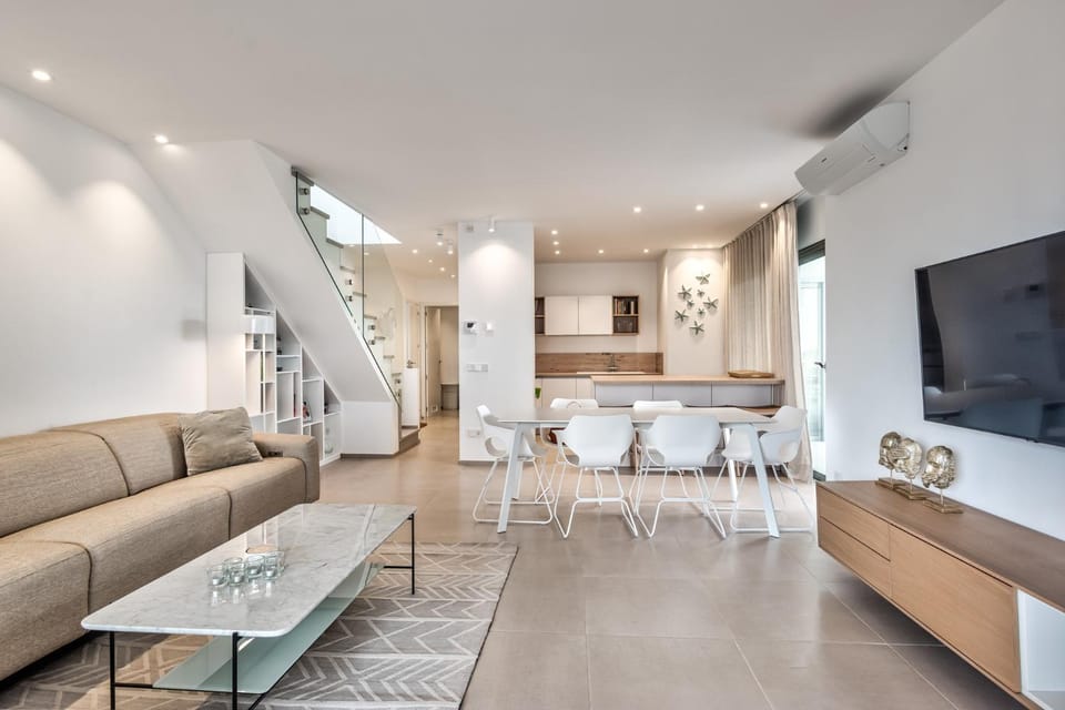 Communal lounge/ TV room, Living room