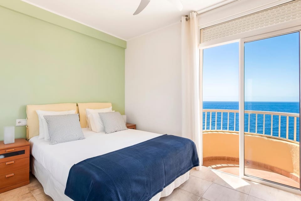Bed, View (from property/room), Balcony/Terrace, Bedroom, Sea view