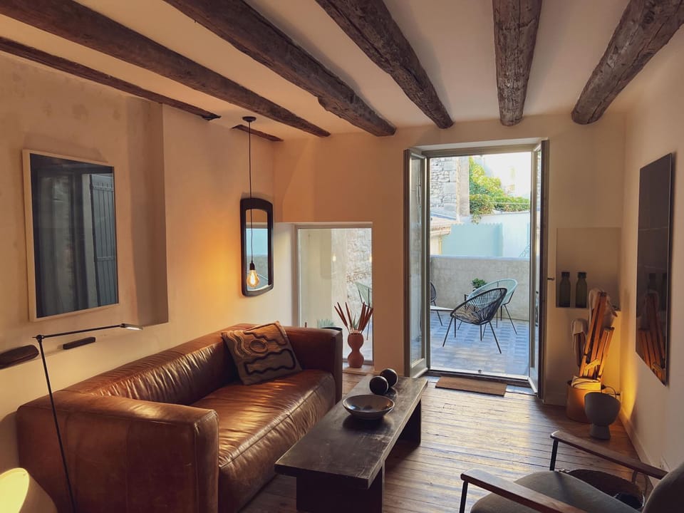 View (from property/room), Balcony/Terrace, Living room