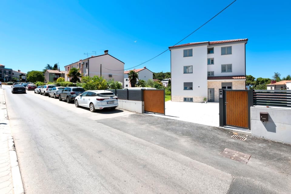 Property building, Street view