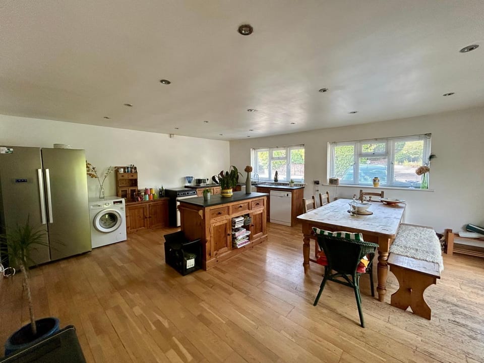 Dining area, dishwasher, oven, stove, stove, washing machine, kitchen
