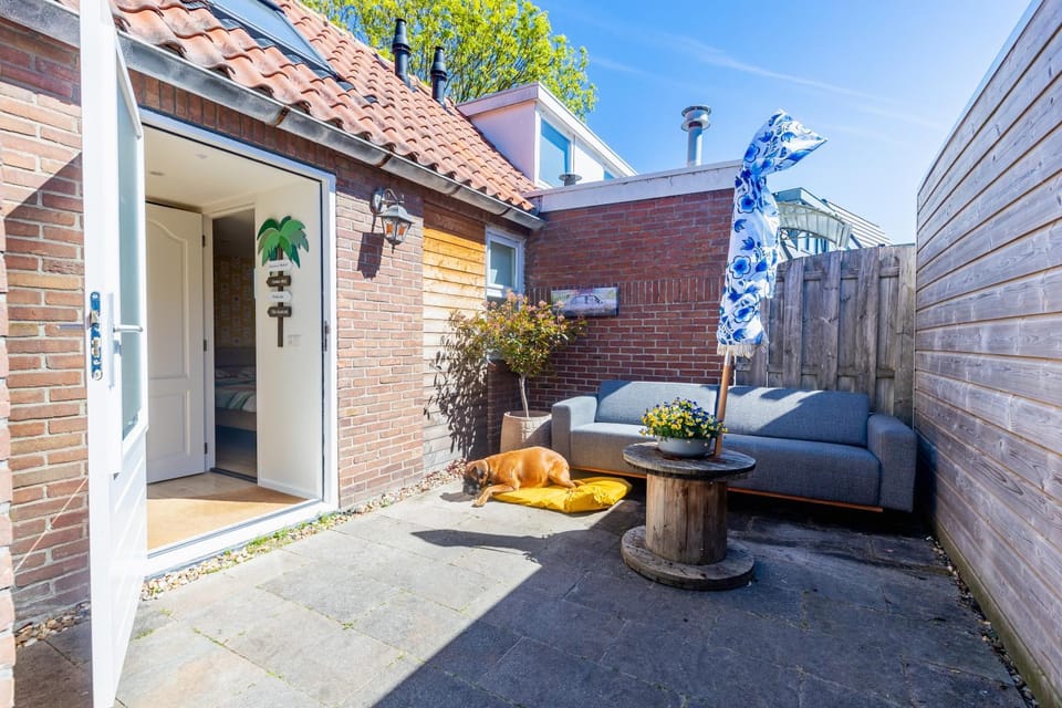 Property building, Day, Garden, Seating area