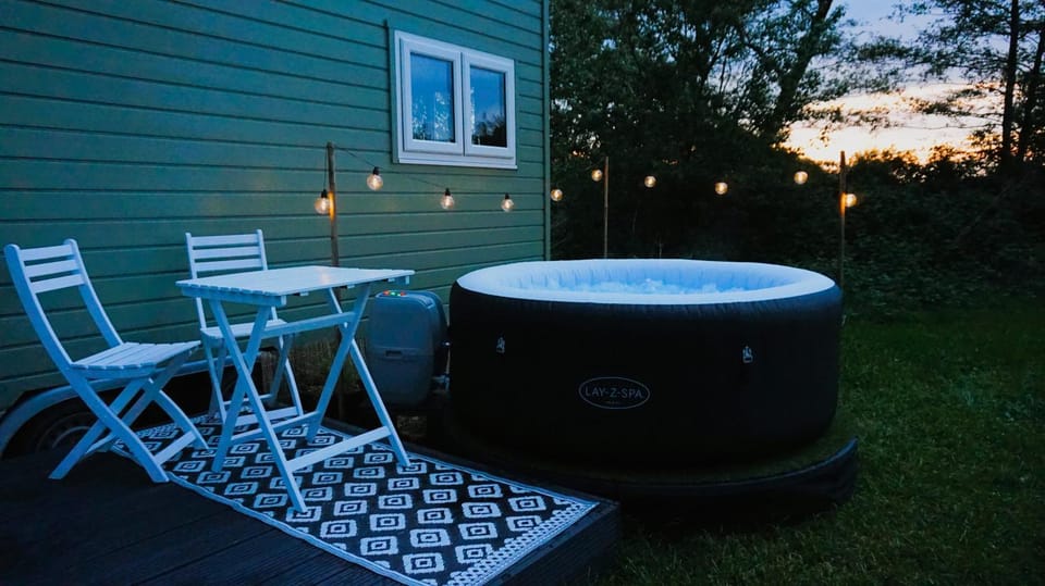 Hot Tub, Hot Tub