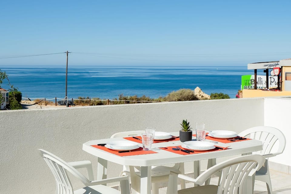 Praia da Rocha Wonder w/ Balcony by LovelyStay Apartment in Portimao