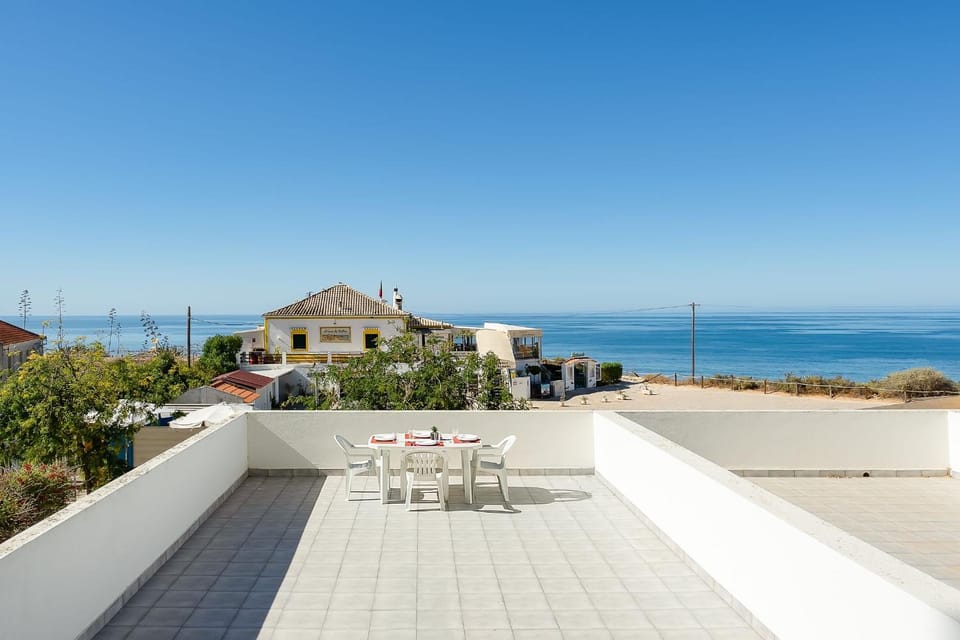 Praia da Rocha Wonder w/ Balcony by LovelyStay Apartment in Portimao