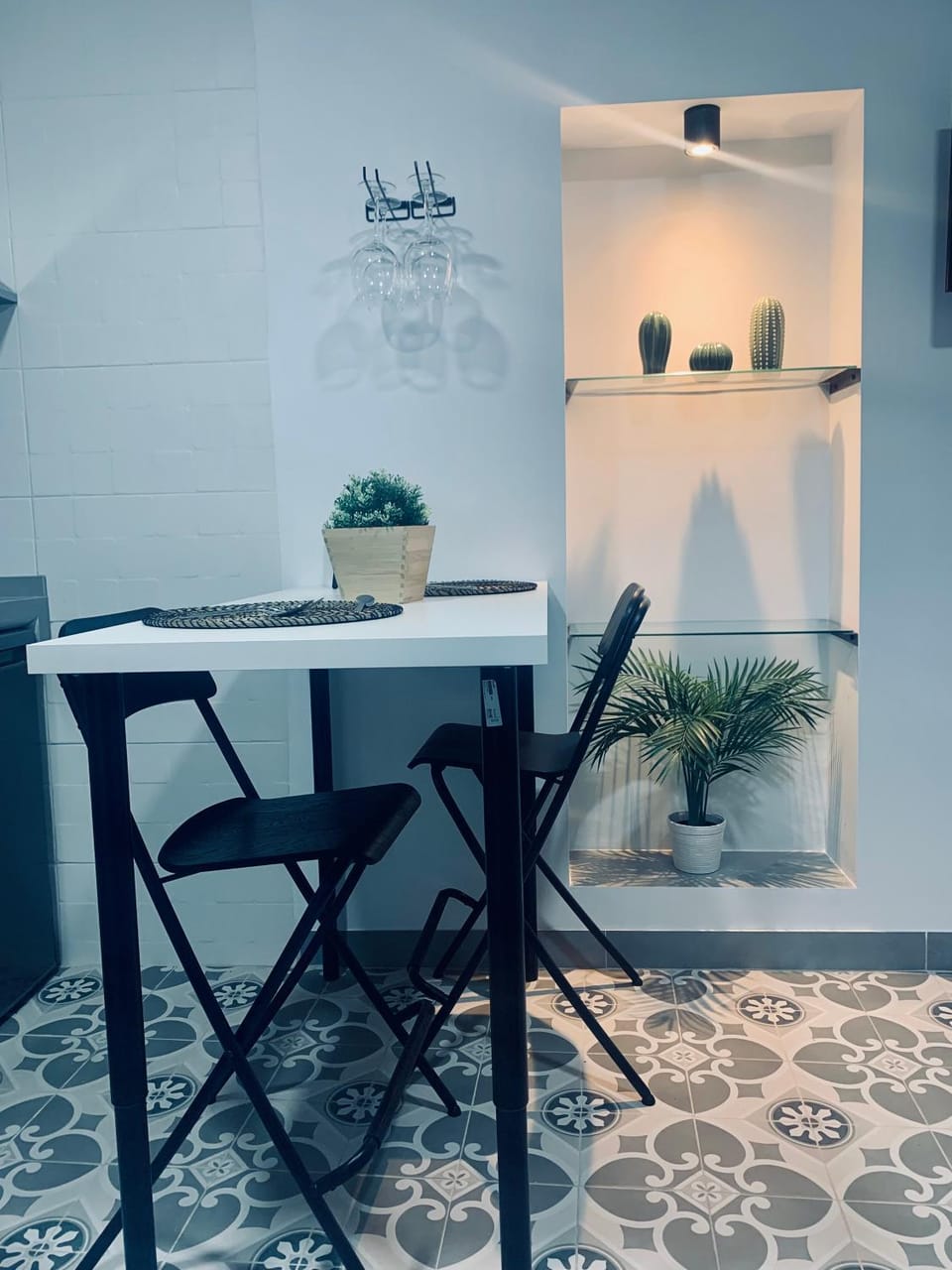 Kitchen or kitchenette, Dining area