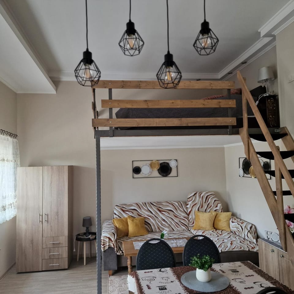 Bed, Living room, Photo of the whole room, Seating area, Bedroom