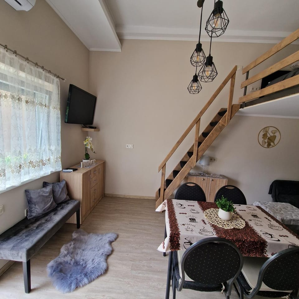 TV and multimedia, Living room, Dining area