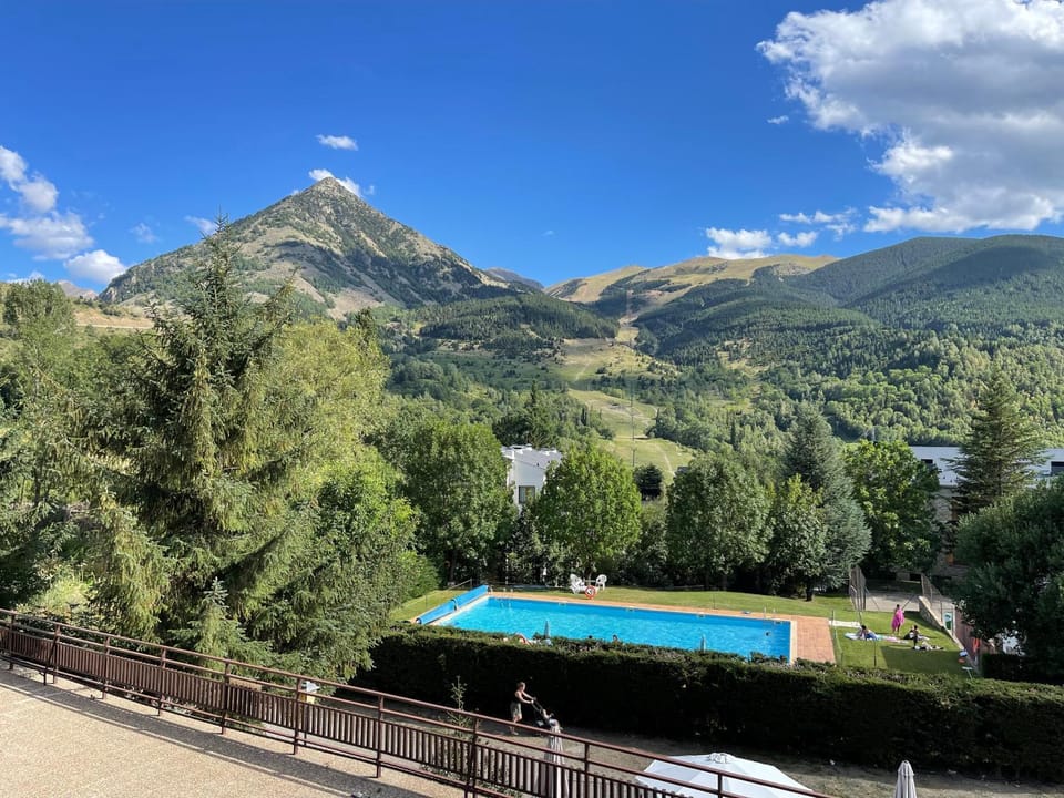 Skiing, View (from property/room), Balcony/Terrace, Mountain view, Swimming pool