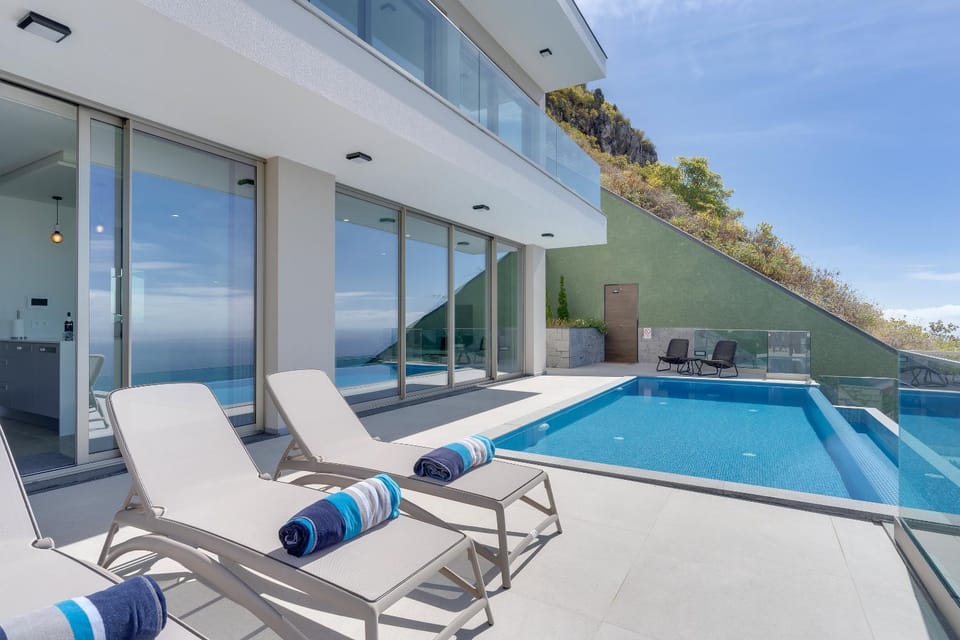 Balcony/Terrace, Swimming pool