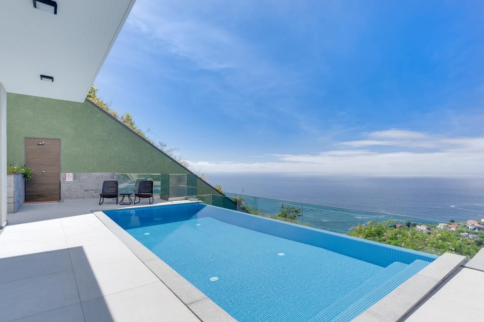 Balcony/Terrace, Sea view, Swimming pool, Swimming pool