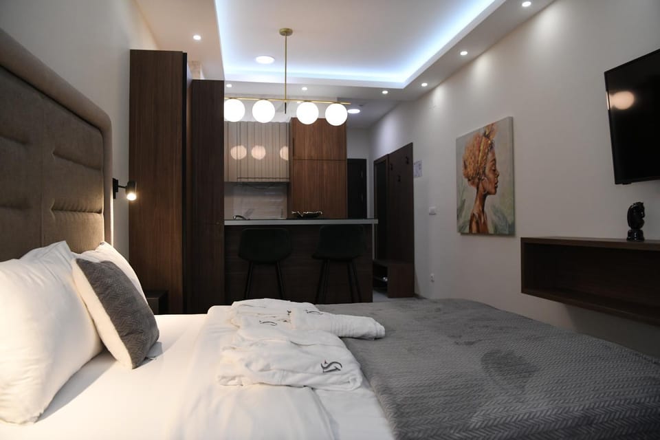 Bed, TV and multimedia, Kitchen or kitchenette, Photo of the whole room, towels, wardrobe