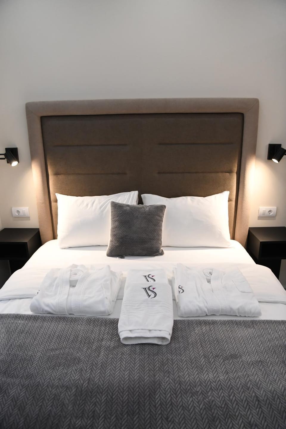 Bed, Photo of the whole room, towels