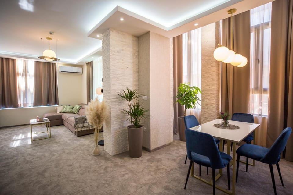 Living room, Seating area, Dining area