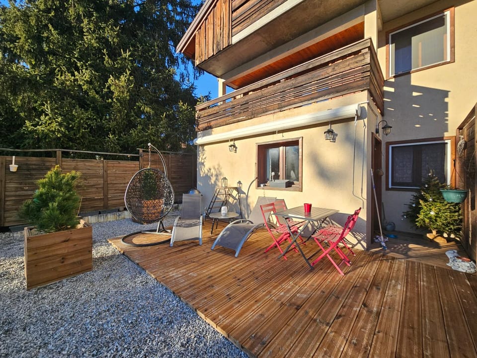 Appartement avec terrasse et parking Privé Apartment in Auvergne-Rhône-Alpes