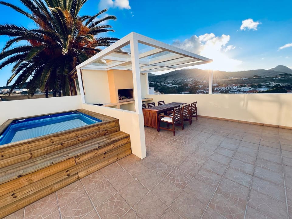 Day, View (from property/room), Balcony/Terrace, Dining area, Mountain view, Swimming pool, sunbed