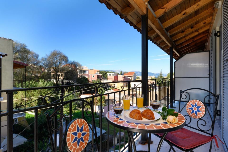 Day, View (from property/room), Balcony/Terrace, Dining area, Drinks