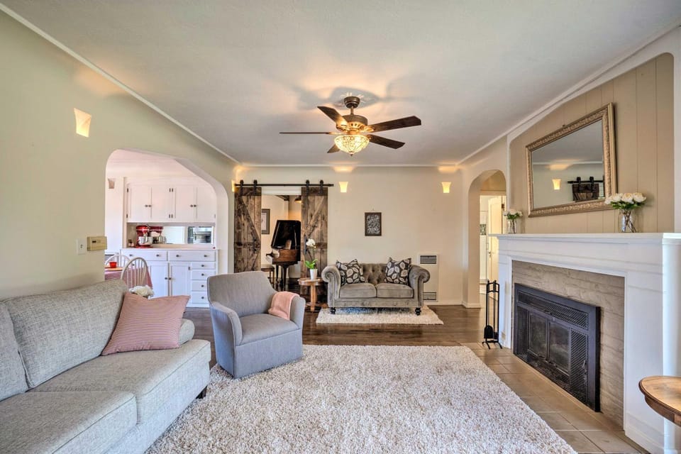 The Old McCullough Home with Rooftop Deck, View House in Coos Bay