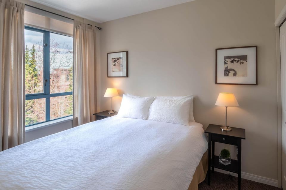 Alpenglow Lodge Fika One Bedroom by MVA House in Whistler
