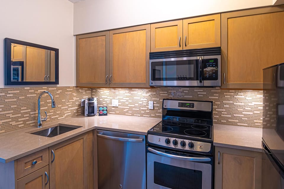 Alpenglow Lodge Fika One Bedroom by MVA House in Whistler