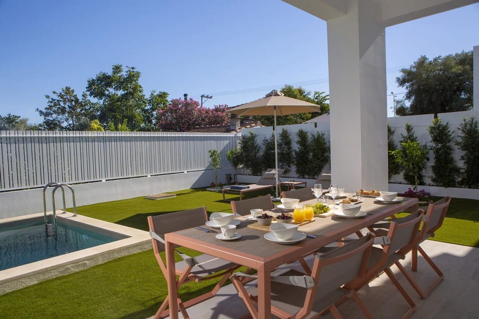 Patio, Day, Dining area, Garden view, Pool view, Swimming pool
