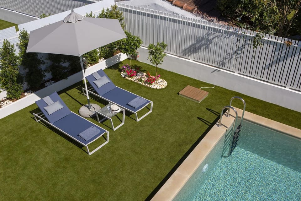 Day, Swimming pool, sunbed