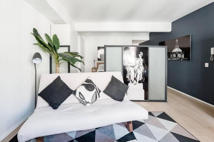 Living room, Photo of the whole room