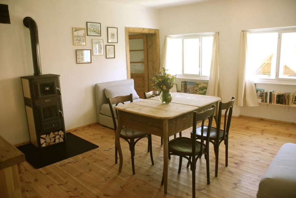 Birdsong Cottage - peaceful country retreat House in Romania