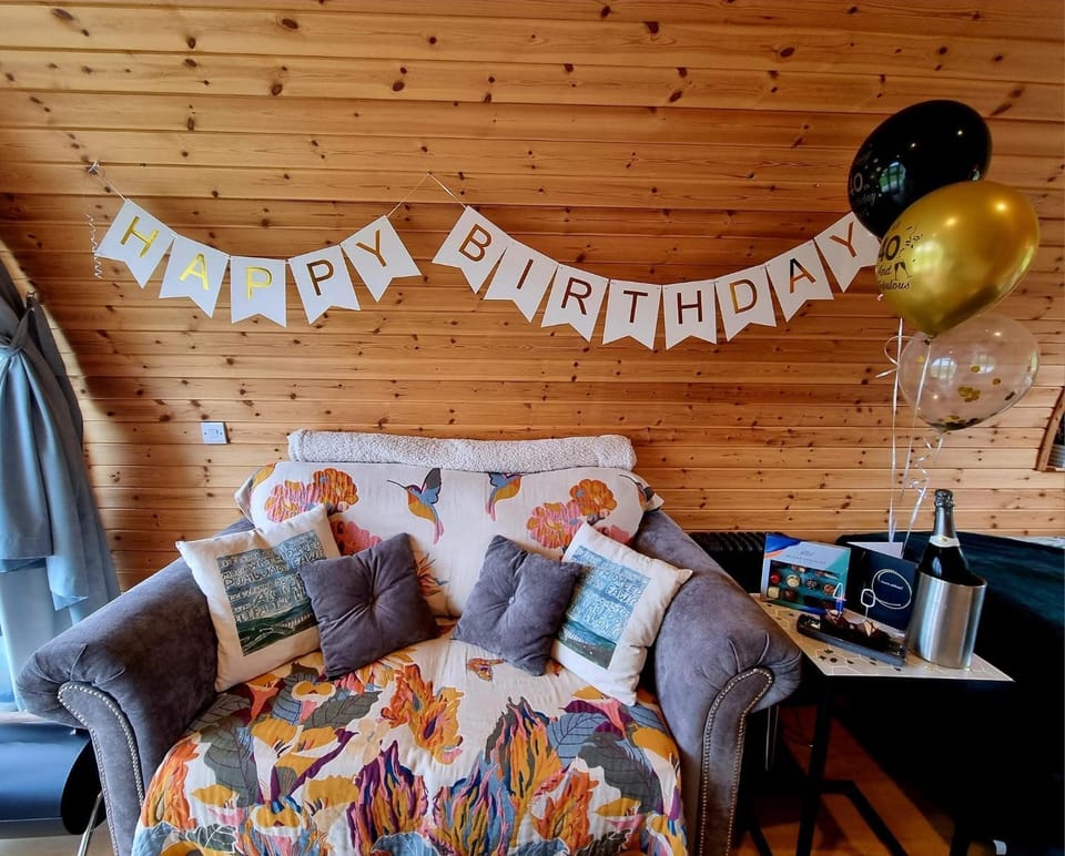 Living room, Seating area, Bedroom, VIP, VIP