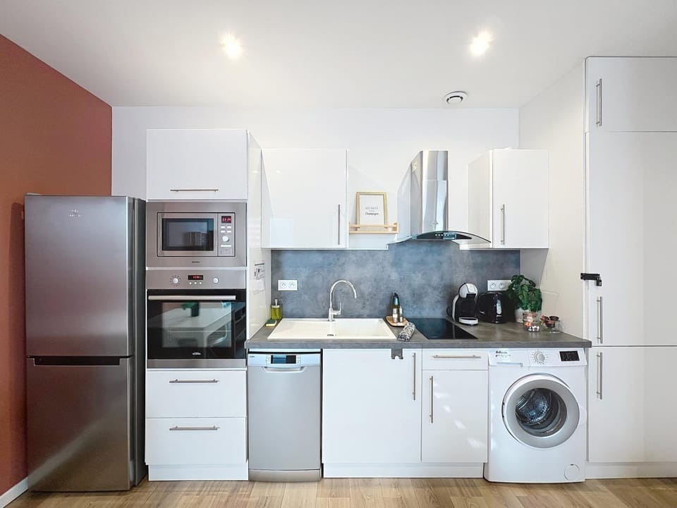 Kitchen or kitchenette, kitchen