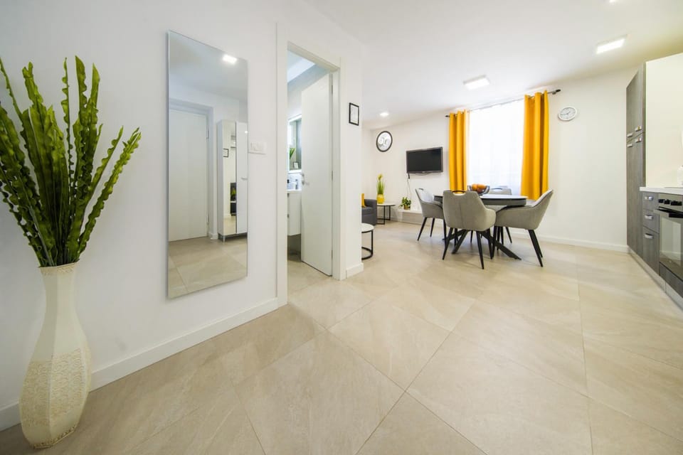 Dining area, kitchen