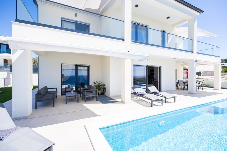 Property building, Patio, Day, View (from property/room), Balcony/Terrace, Living room, Seating area, Pool view, Swimming pool, Breakfast, sunbed
