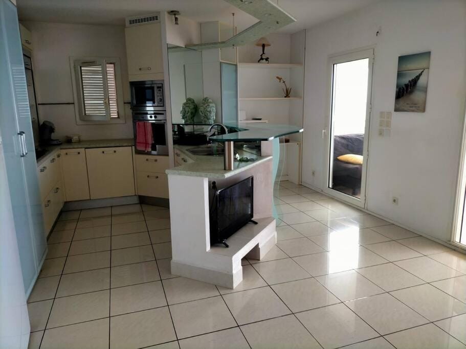 Bel appartement avec piscine, face à la mer Apartment in Leeward Islands