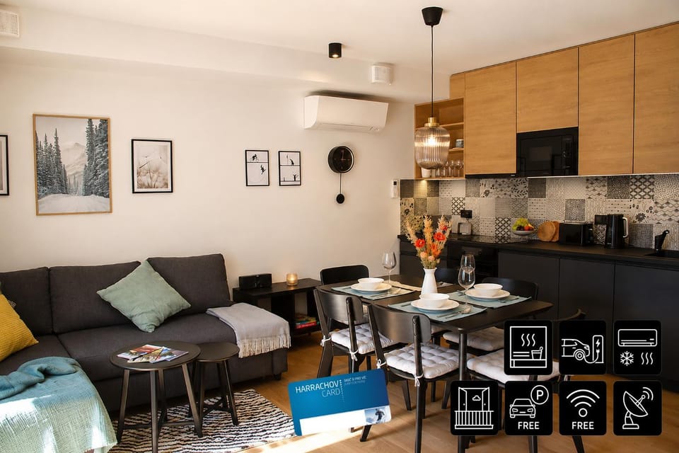 Coffee/tea facilities, Kitchen or kitchenette, Living room, Seating area, Dining area, oven, stove, toaster, kitchen