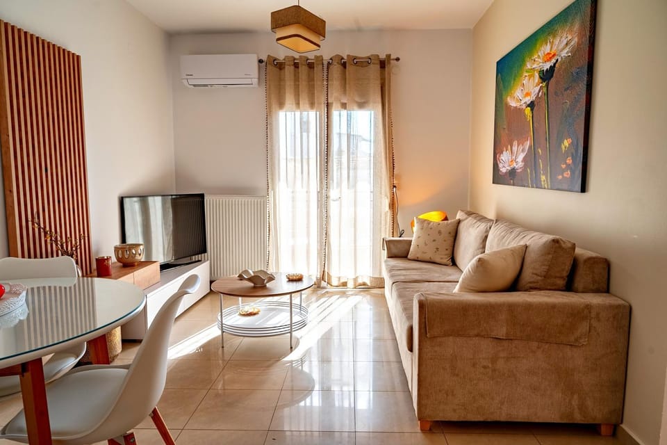 TV and multimedia, Living room, Seating area, Dining area, air conditioner