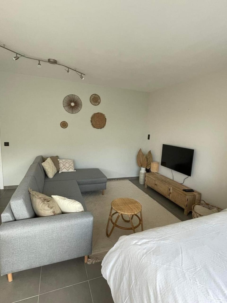 TV and multimedia, Seating area