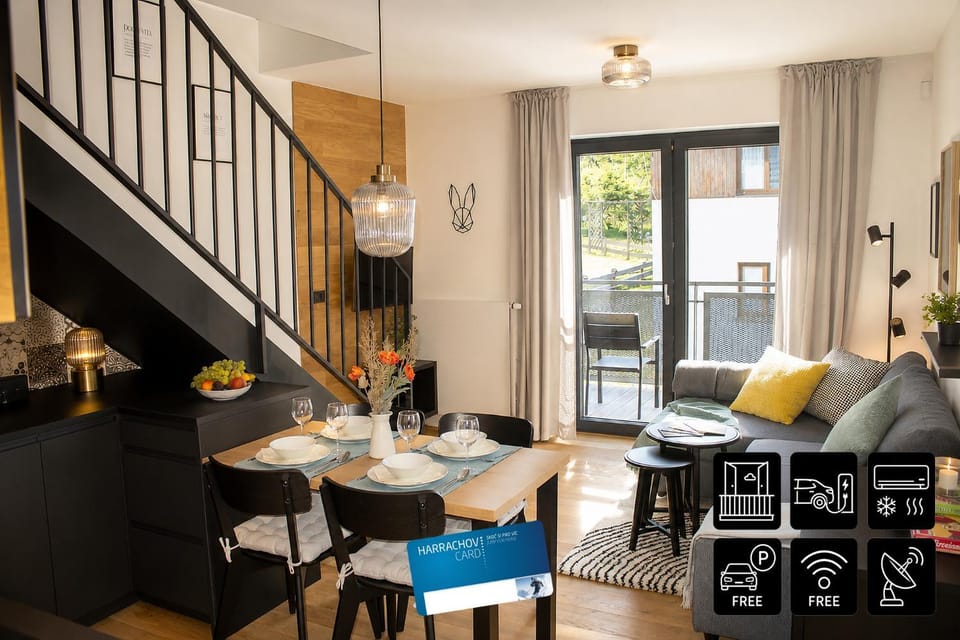 Kitchen or kitchenette, Living room, Seating area, Dining area