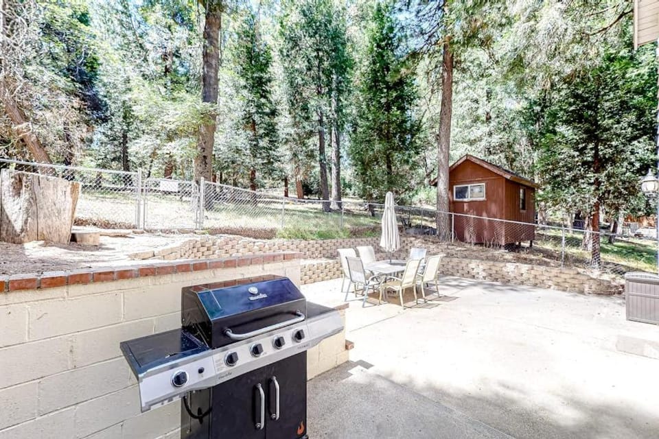 Treelands Lodge House in Crestline