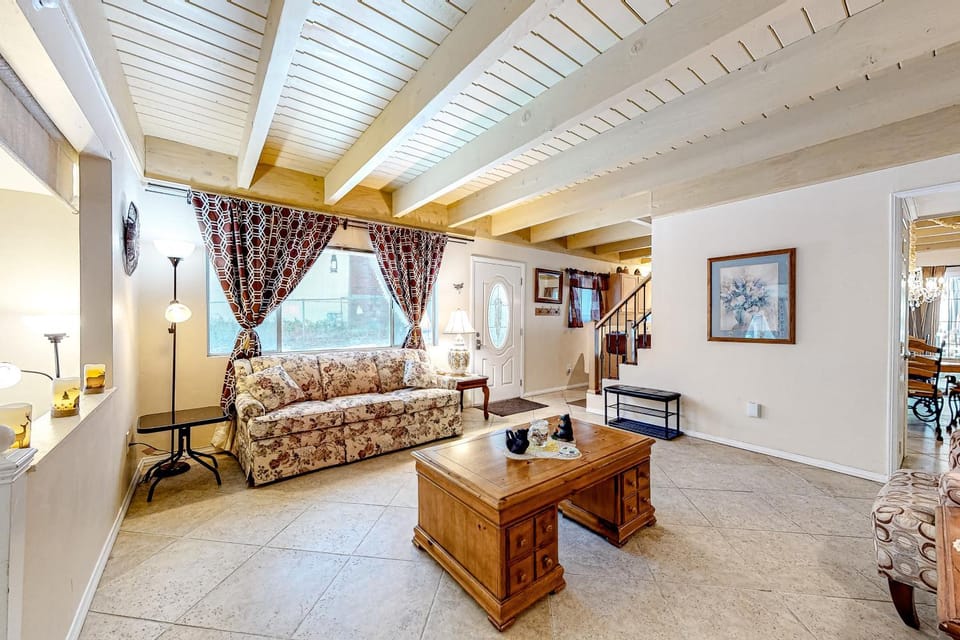 Treelands Lodge House in Crestline