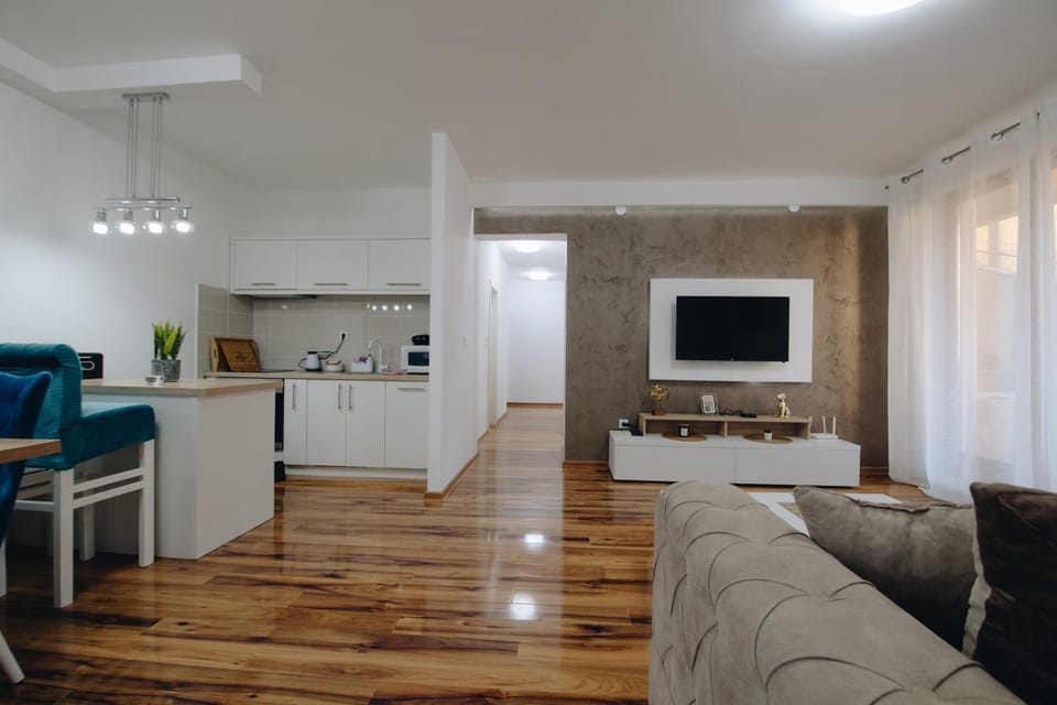 Kitchen or kitchenette, Living room, Seating area, Dining area